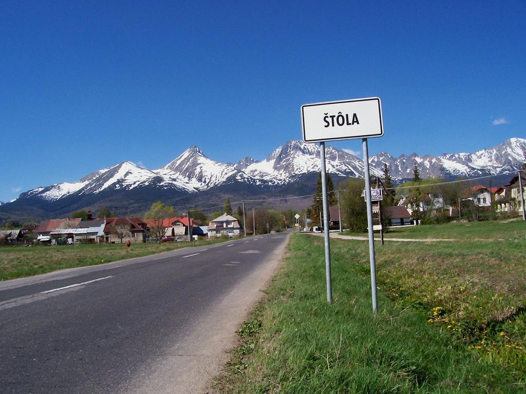 Dusan Stola Ruang foto